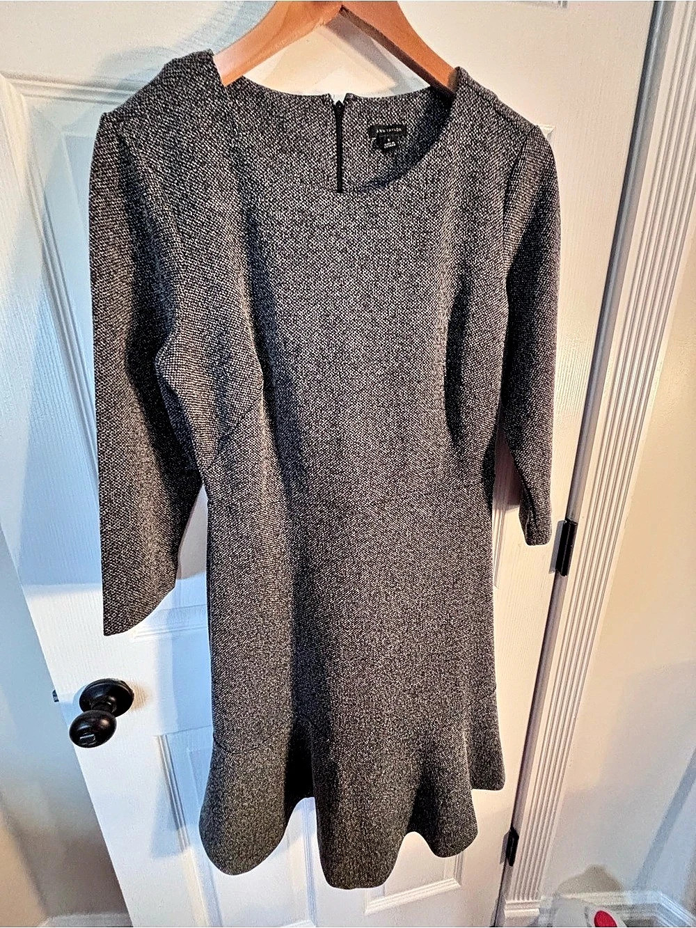 Ann Taylor Textured Mini Dress in Black & White Size 8 Like New